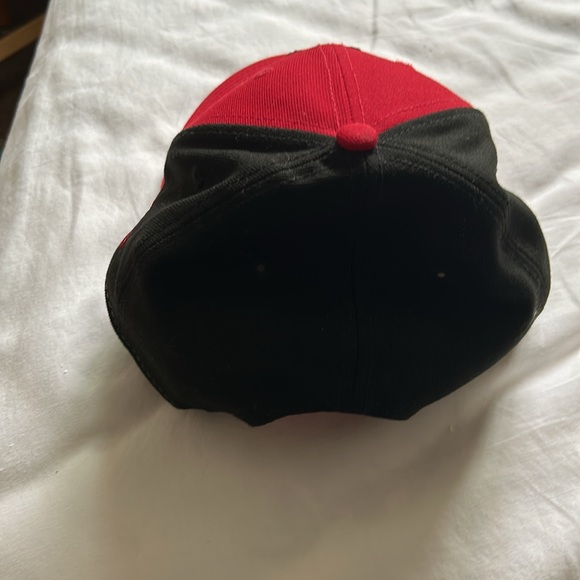 NWT 9 Forty New Era 100% Poly.Fits Most Sizes  Red/Black Chi Blackhawk Ball Cap - Picture 7 of 7